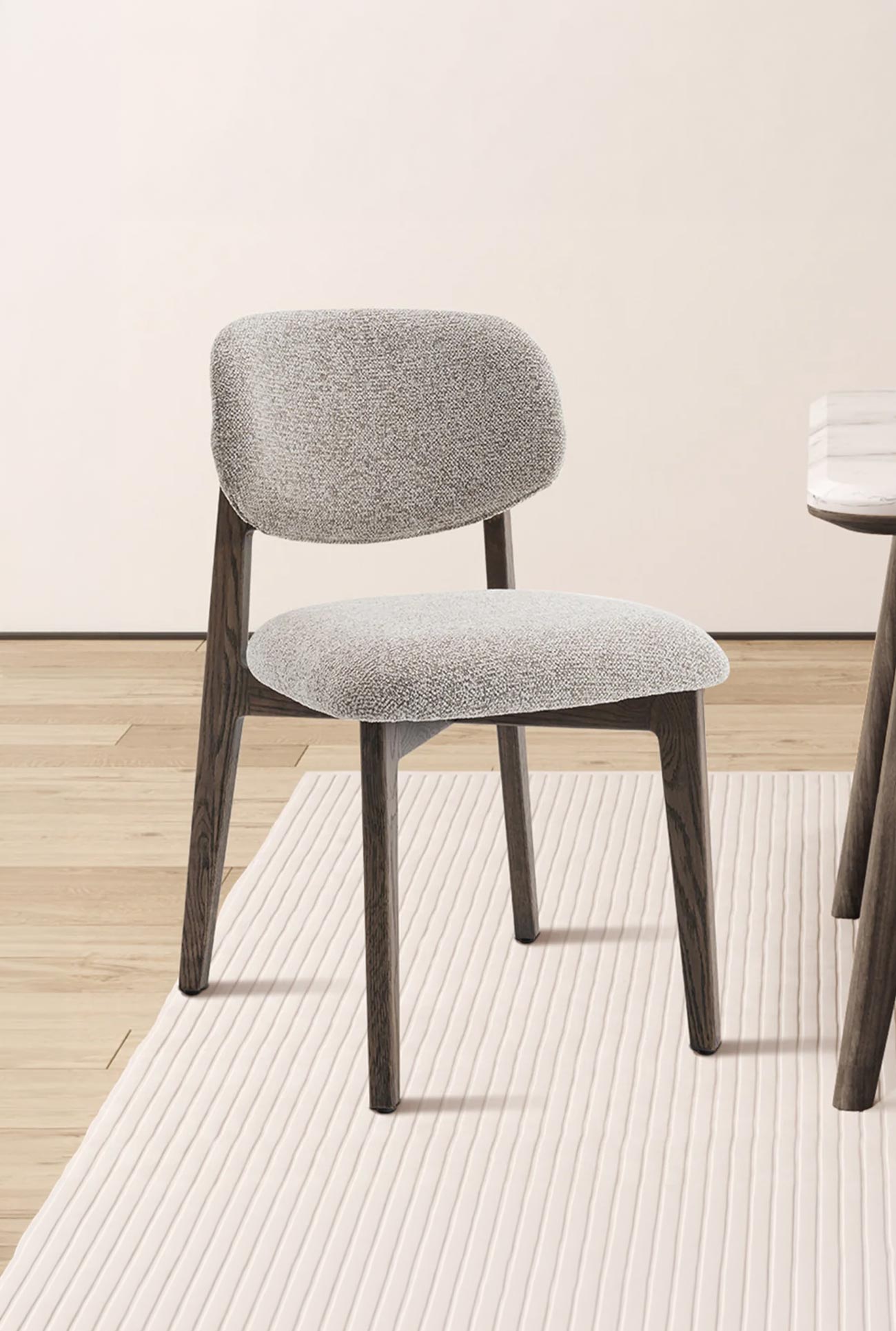 CARMEN - Chaises de repas en tissu beige et chêne massif - Mobilier Deco