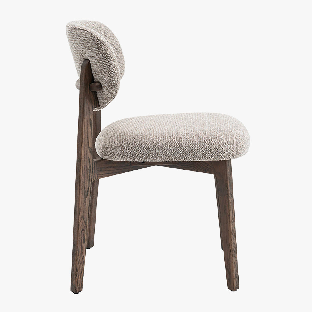 CARMEN Chaise en tissu beige et chêne massif foncé