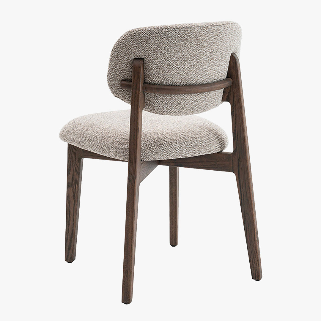 CARMEN Chaise en tissu beige et chêne massif foncé