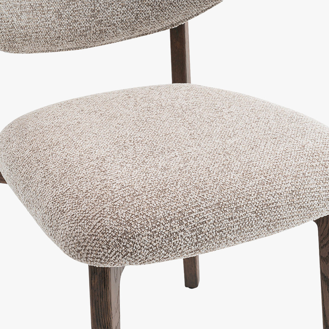 CARMEN Chaise en tissu beige et chêne massif foncé