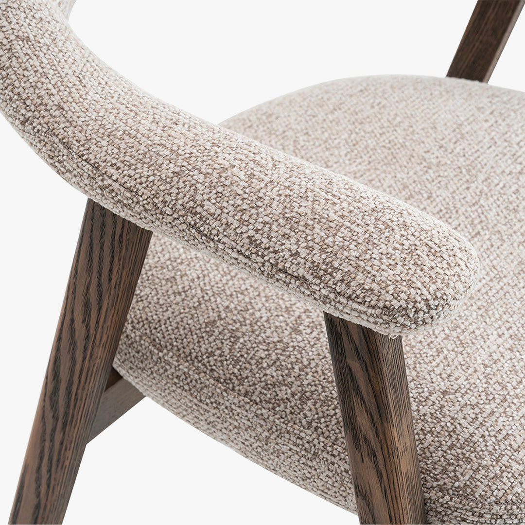 CORALIE Chaise en tissu beige pieds chêne massif foncé
