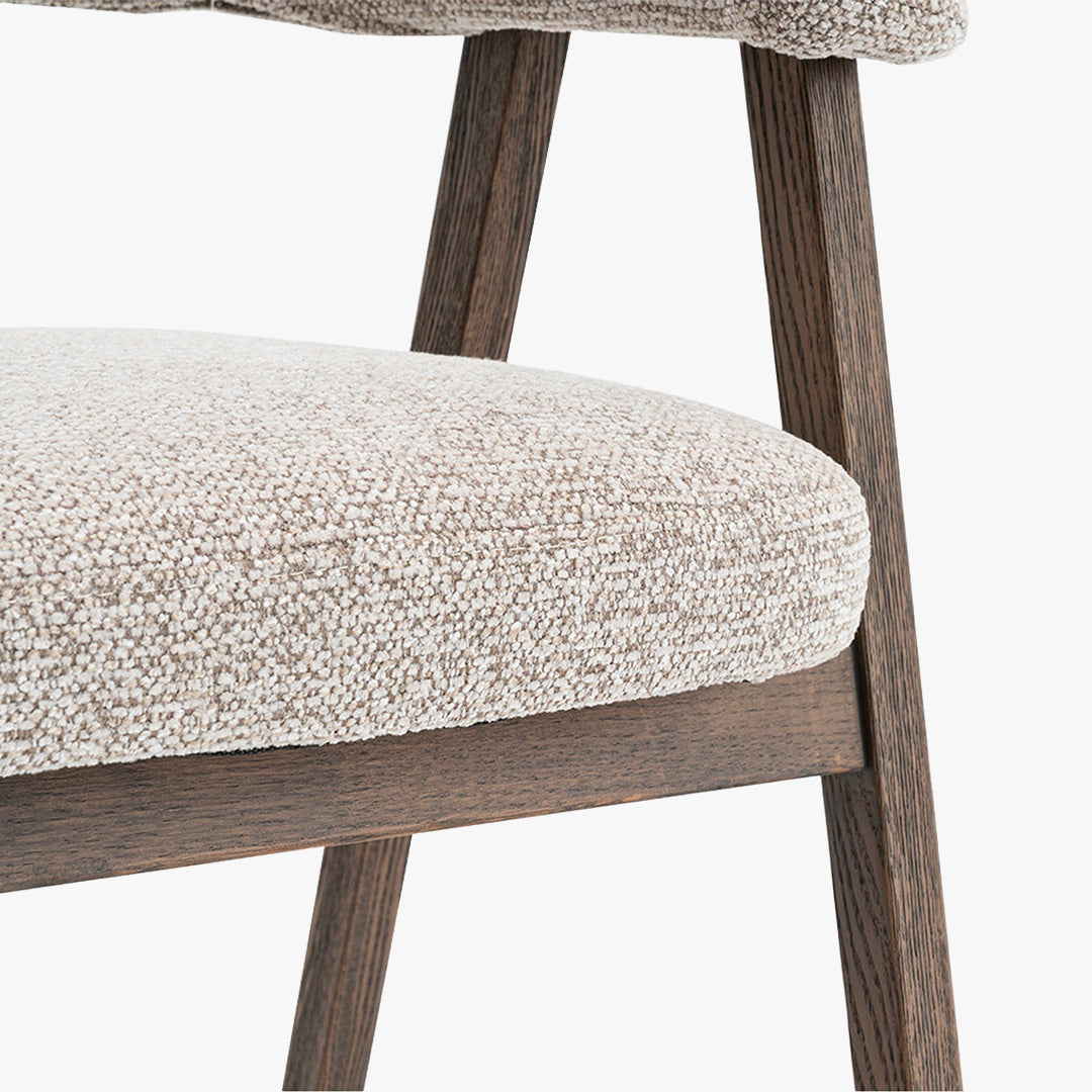 CORALIE Chaise en tissu beige pieds chêne massif foncé