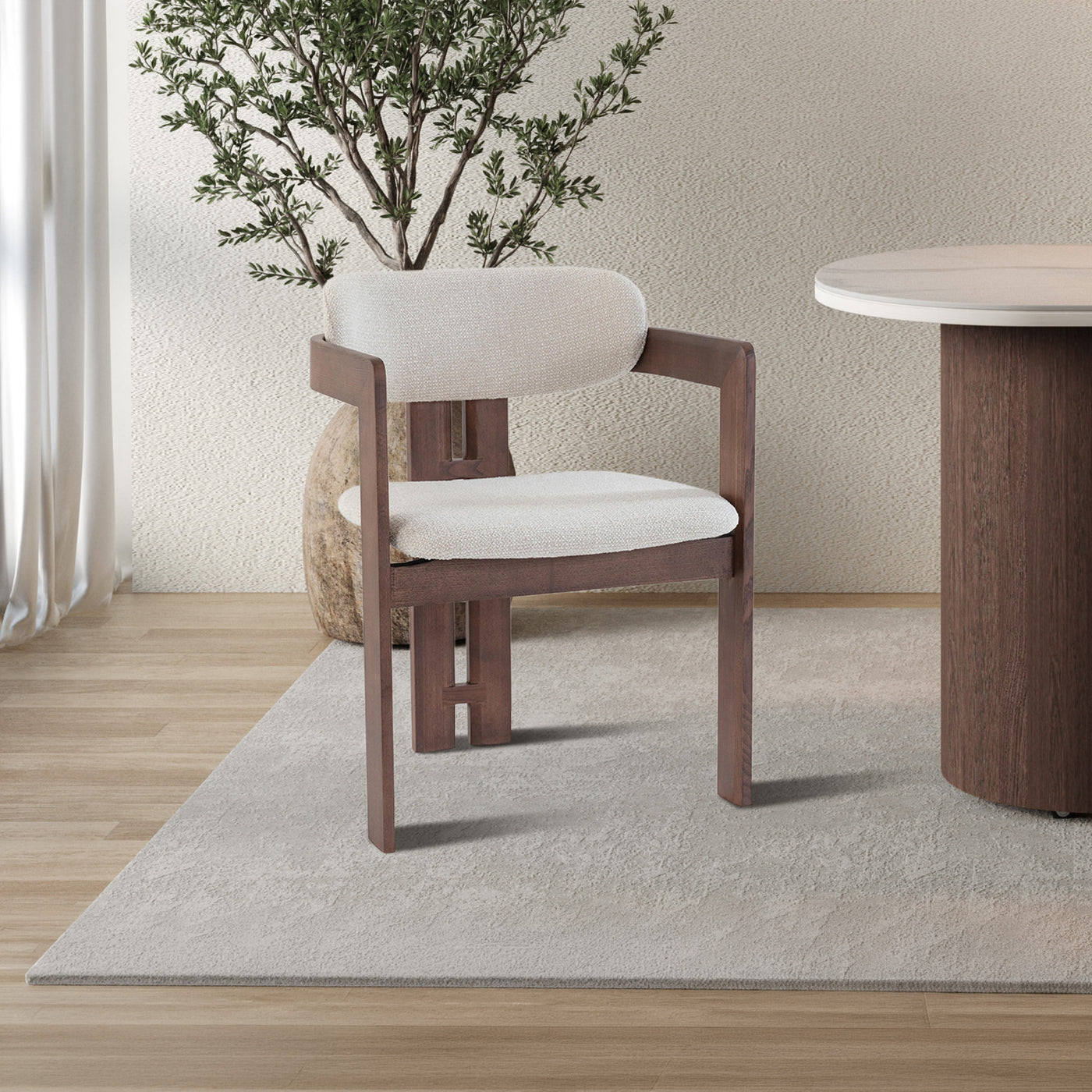 lot de 2 chaises de repas en tissu beige avec pieds en chêne massif couleur bois foncé