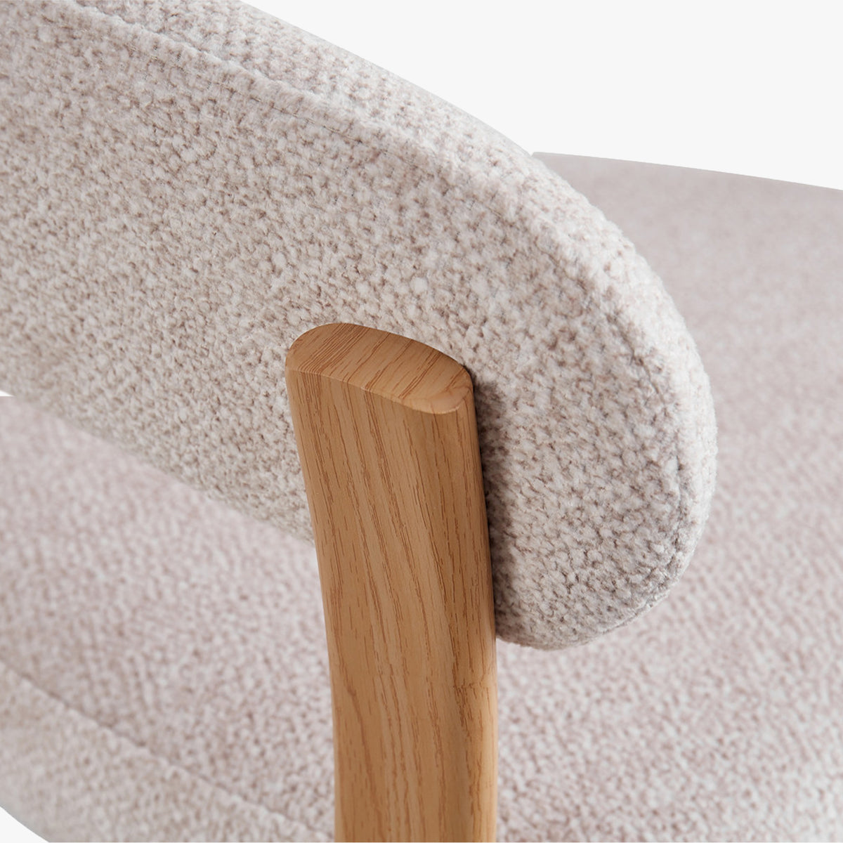 JULIA Lot de 2 chaises avec accoudoir en tissu beige pieds couleur bois clair