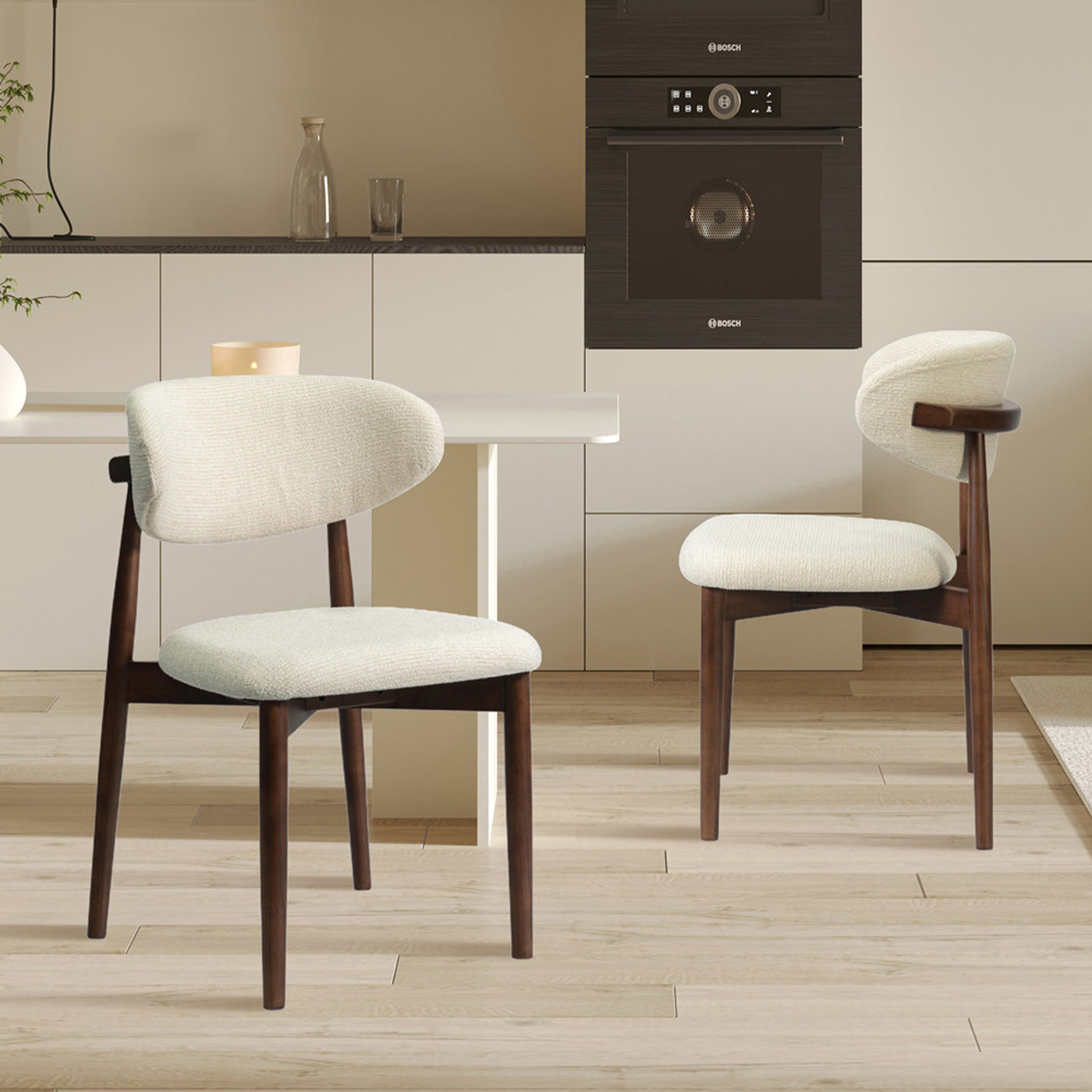 lot de 2 chaises en tissu beige avec piètement en chêne massif couleur bois foncé