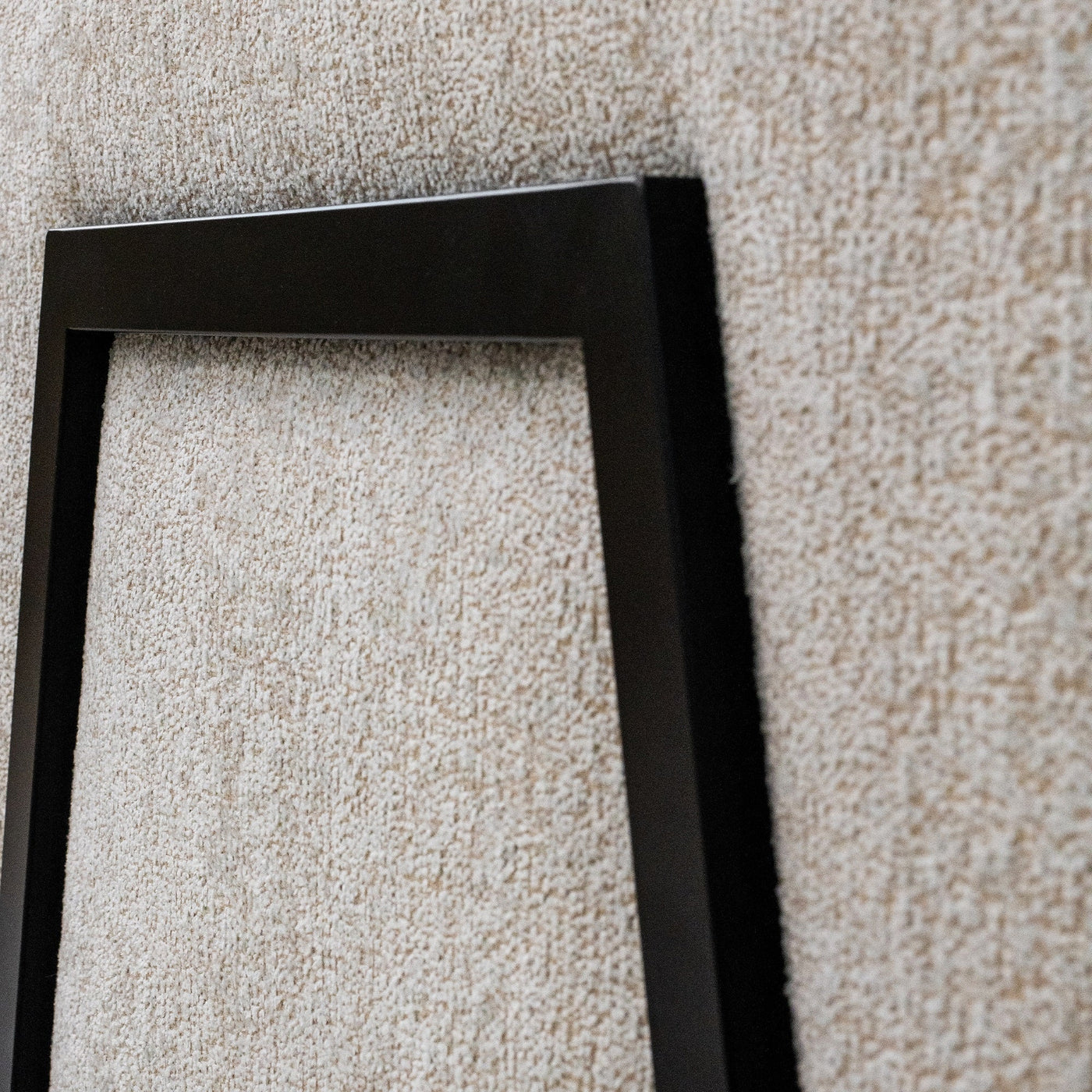 AMANDA Canapé d'angle en tissu blanc écru avec détail métal noir - Angle gauche - Canapés d'angle - Mobilier Deco