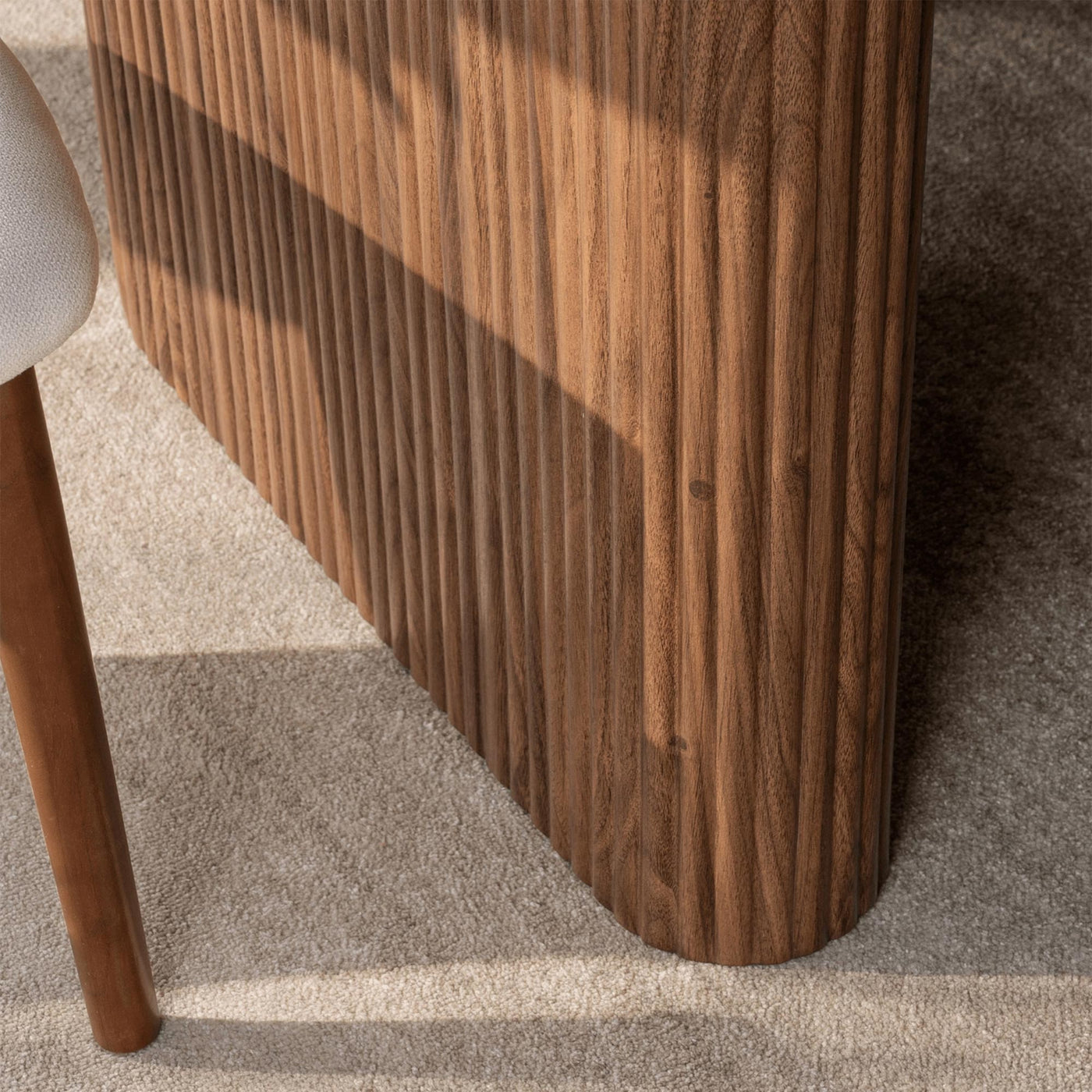 ARAMIS Table à manger rectangulaire en céramique beige pieds couleur bois foncé 180 cm