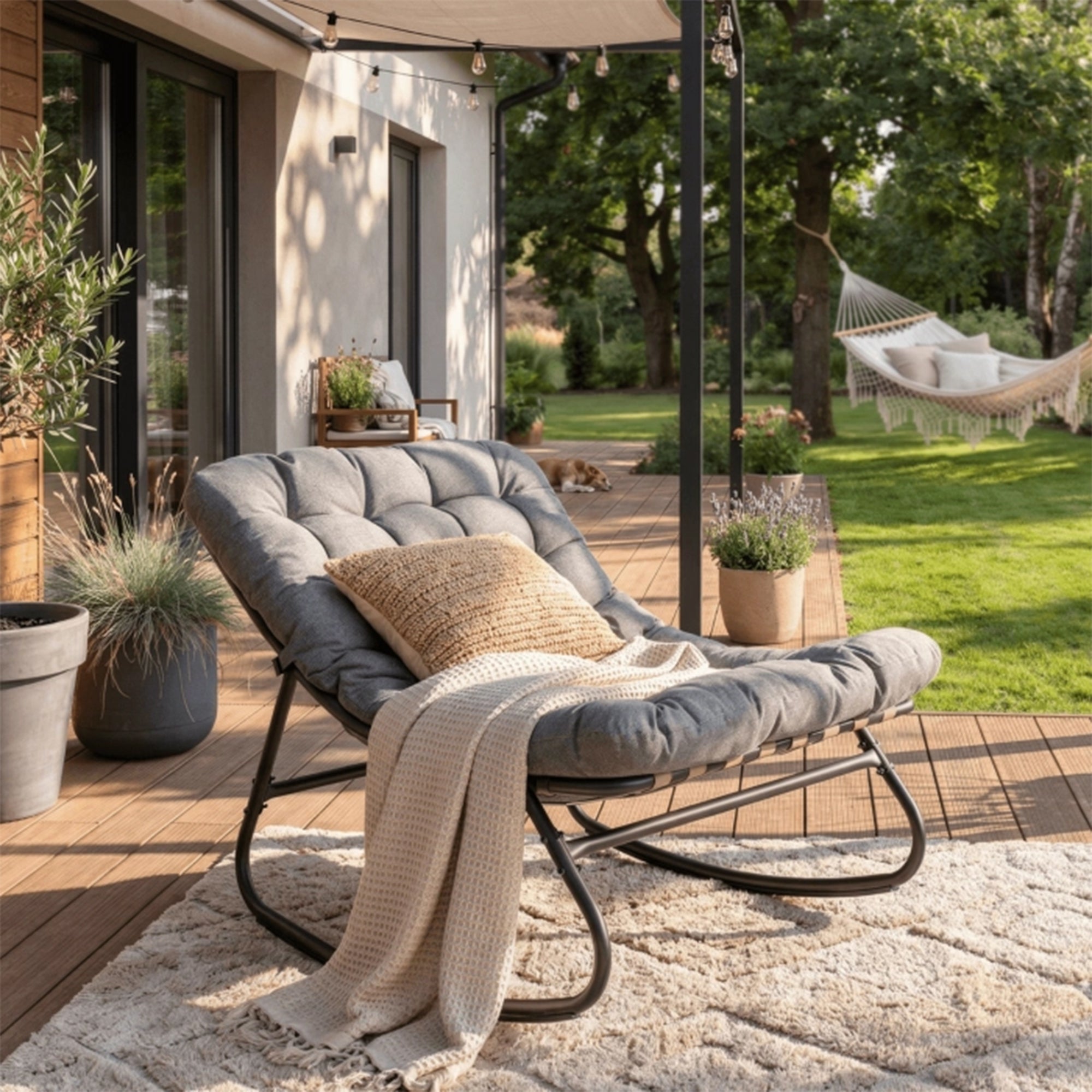 AURORA Fauteuil à bascule en tissu gris pieds en métal noir - Mobilier de jardin - Mobilier Deco