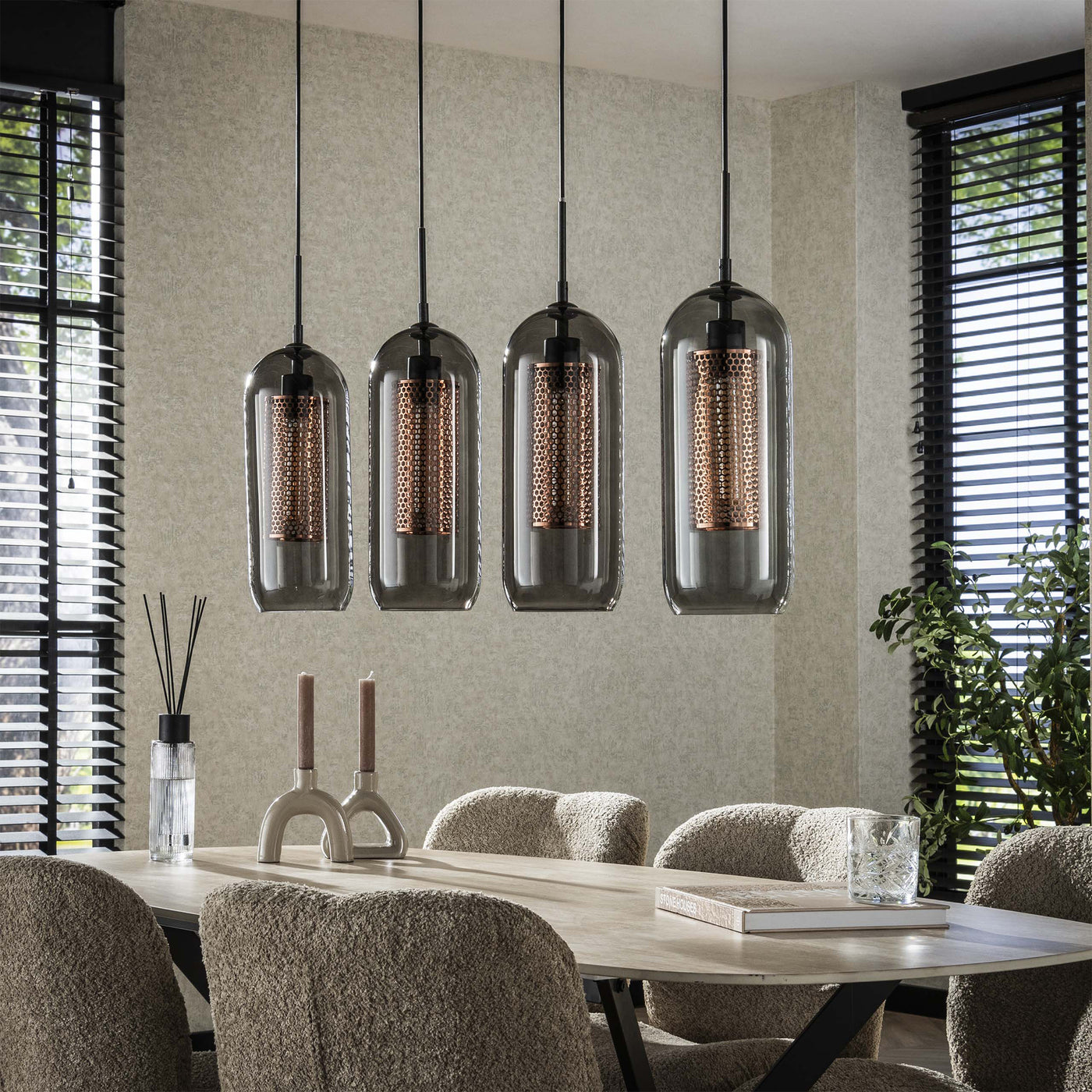 AYLI XL Suspension 4 lampes ajustables en verre fumé et métal noir 105x150 cm