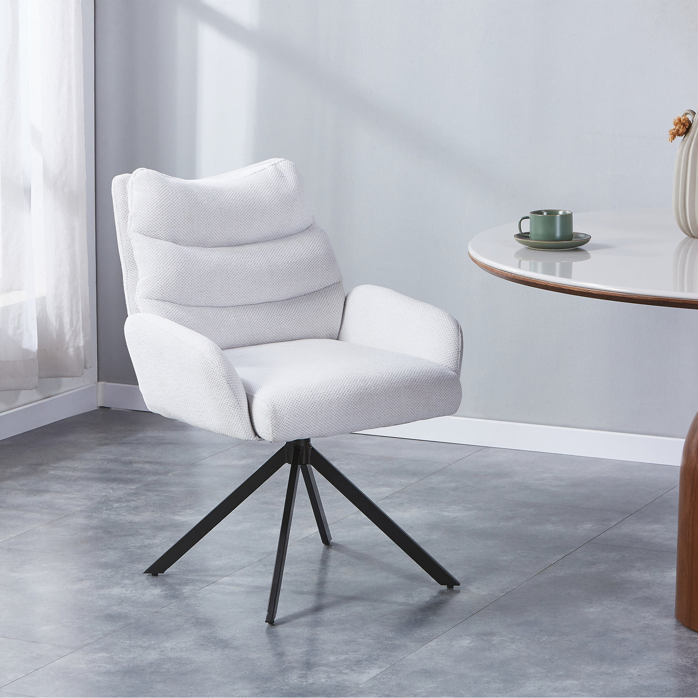 BROOK Chaise pivotante en tissu beige pieds en métal noir