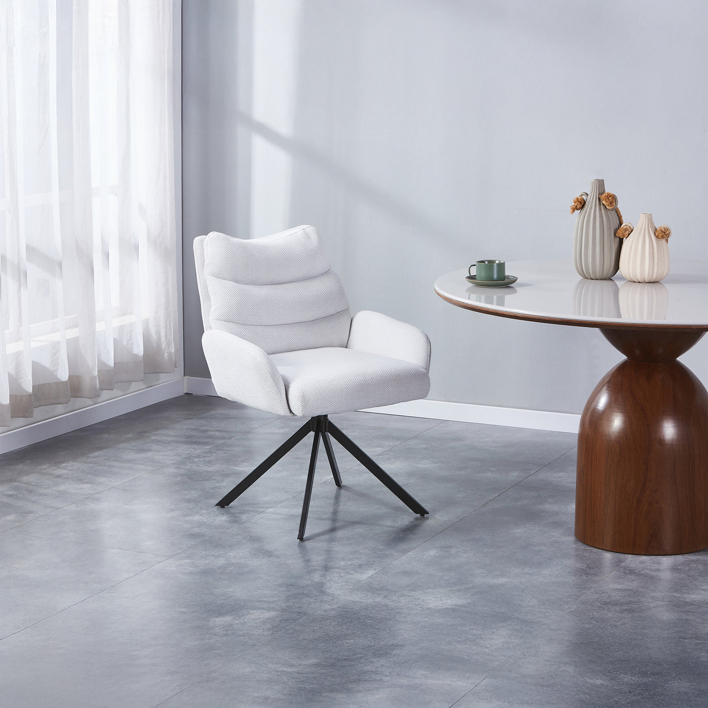 BROOK Chaise pivotante en tissu beige pieds en métal noir