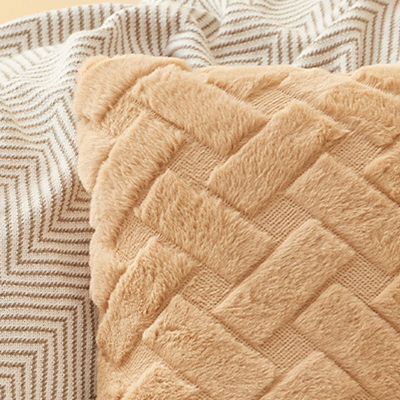 CAPRI Coussin carré en tissu à motifs camel 43x43 cm