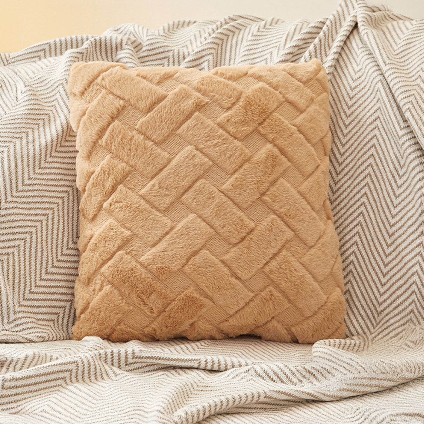 CAPRI Coussin carré en tissu à motifs camel 43x43 cm - Coussins - Mobilier Deco
