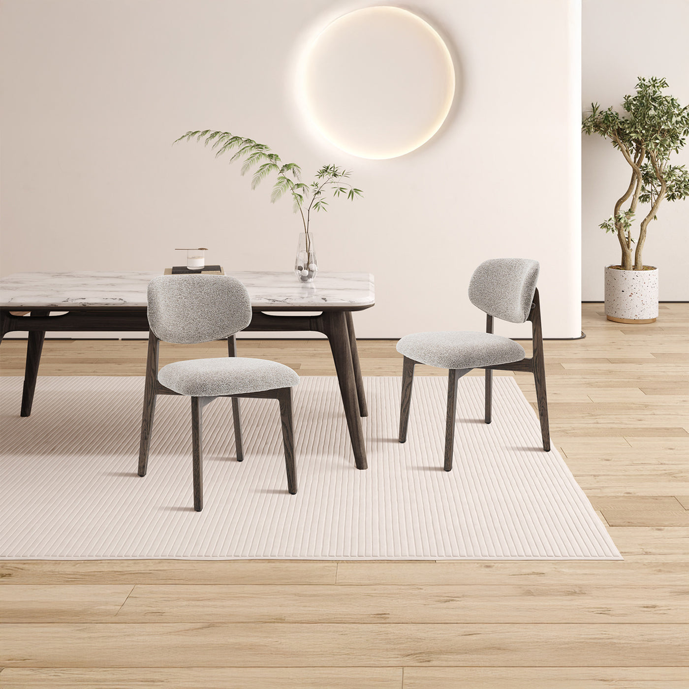CARMEN Chaise en tissu beige et chêne massif foncé