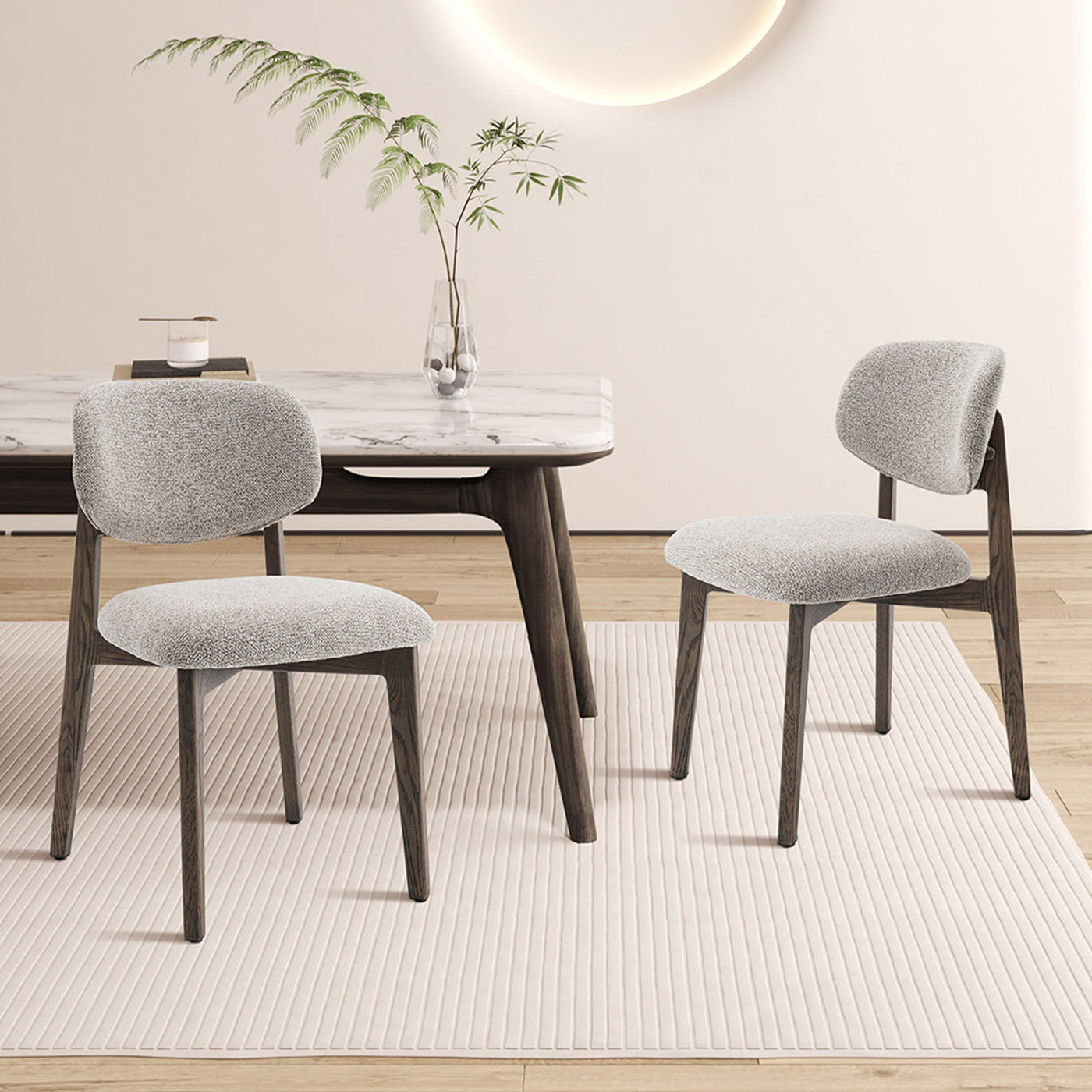 CARMEN Chaise en tissu beige et chêne massif foncé - Chaise de repas - Mobilier Deco