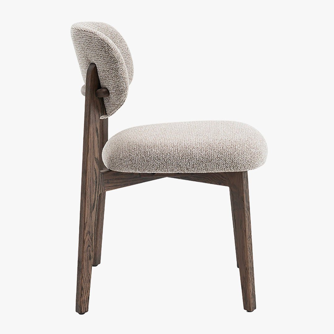 CARMEN Chaise en tissu beige et chêne massif foncé - Chaise de repas - Mobilier Deco