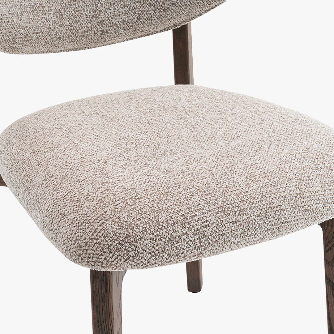 CARMEN Chaise en tissu beige et chêne massif foncé - Chaise de repas - Mobilier Deco