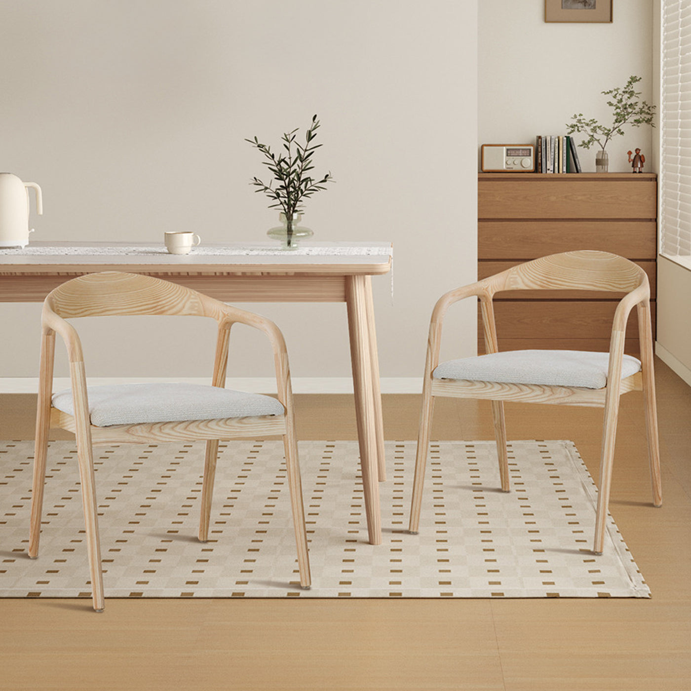 CLAIRE Chaise en tissu beige piètement en bois clair