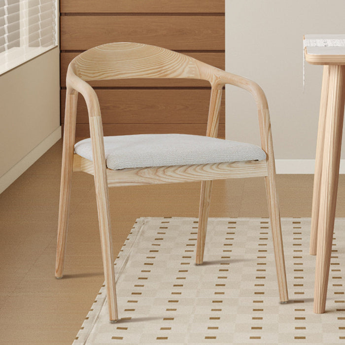 CLAIRE Chaise en tissu beige piètement en bois clair