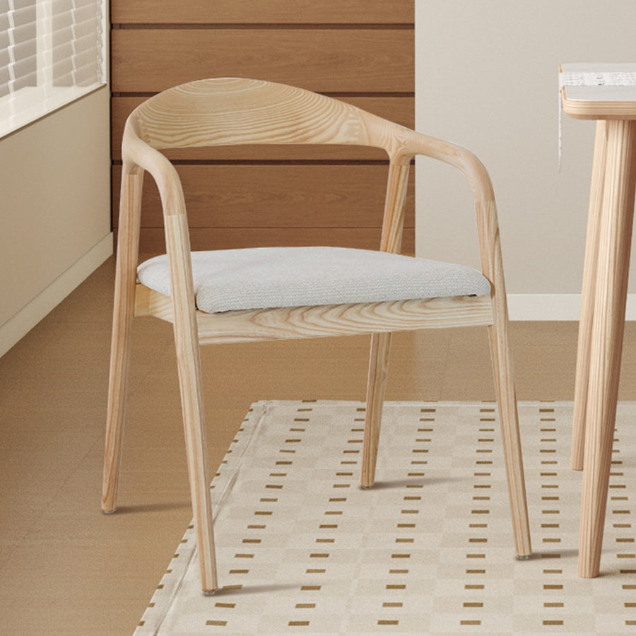 CLAIRE Chaise en tissu beige piètement en bois massif clair — aperçu vidéo