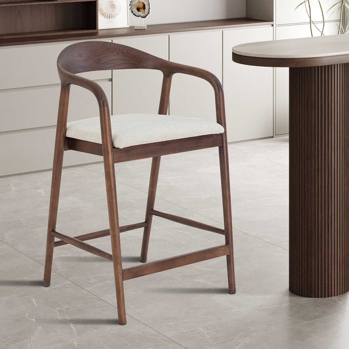 CLAIRE Tabouret en tissu beige piètement en bois massif foncé - Mobilier Deco