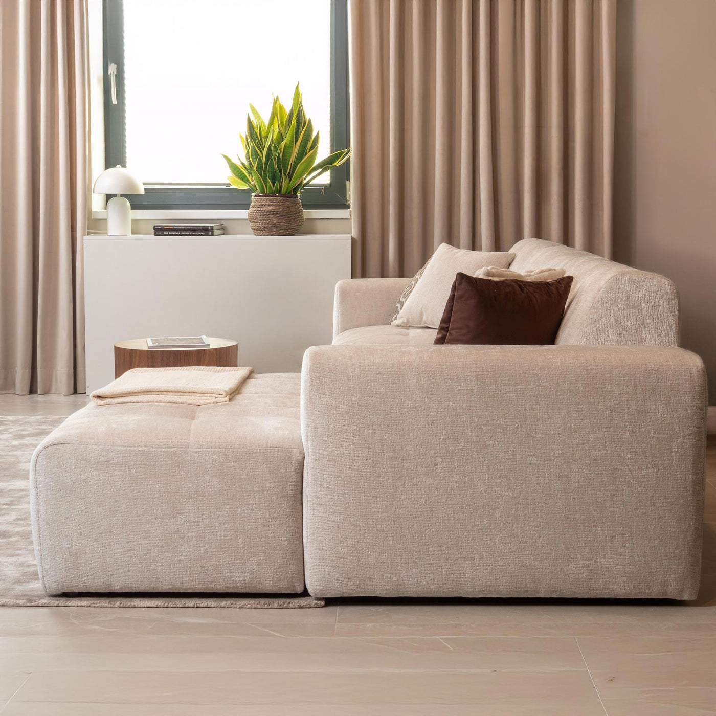 CYNDA Canapé d'angle en tissu capitonné beige - Angle droit