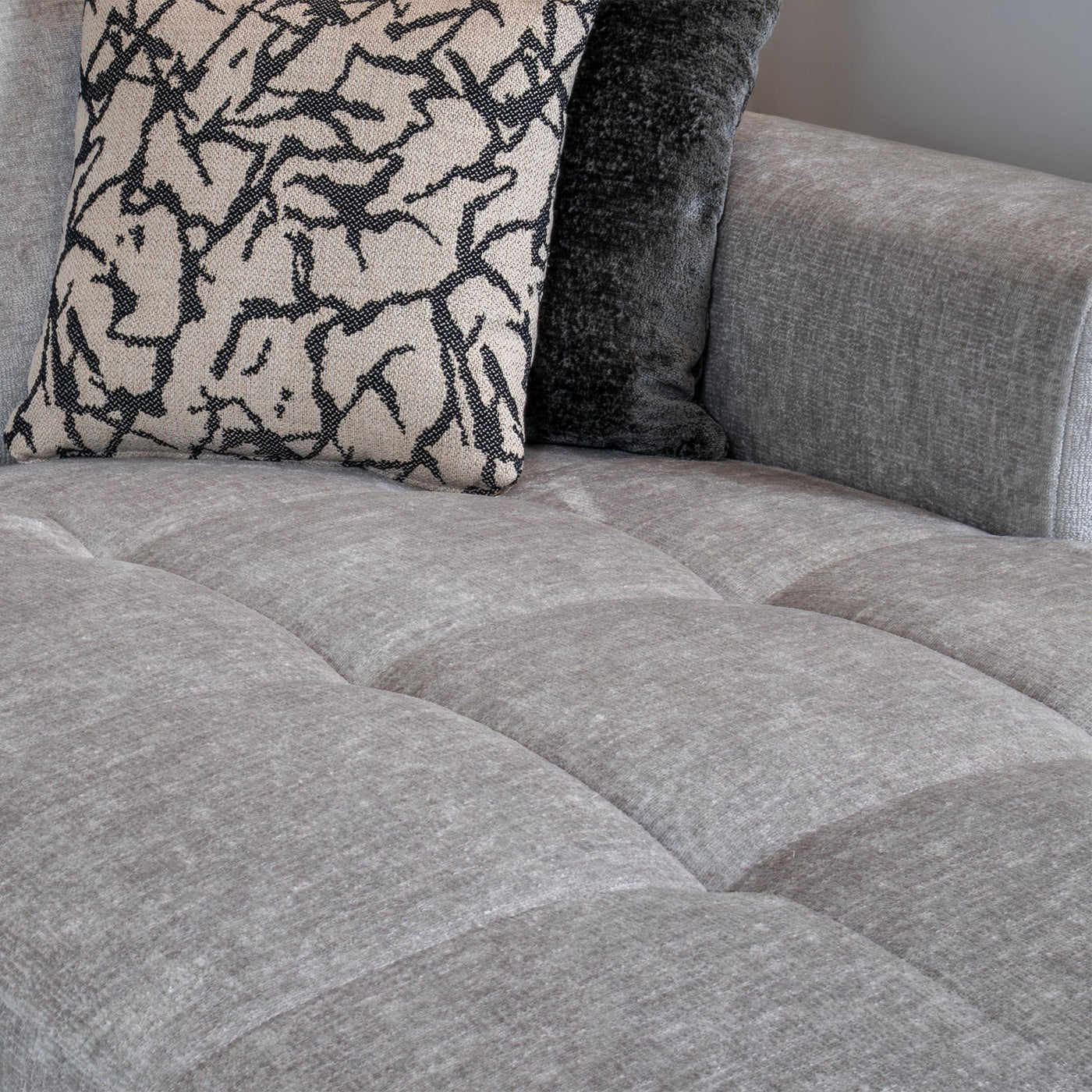 CYNDA Canapé d'angle en tissu capitonné gris - Angle droit