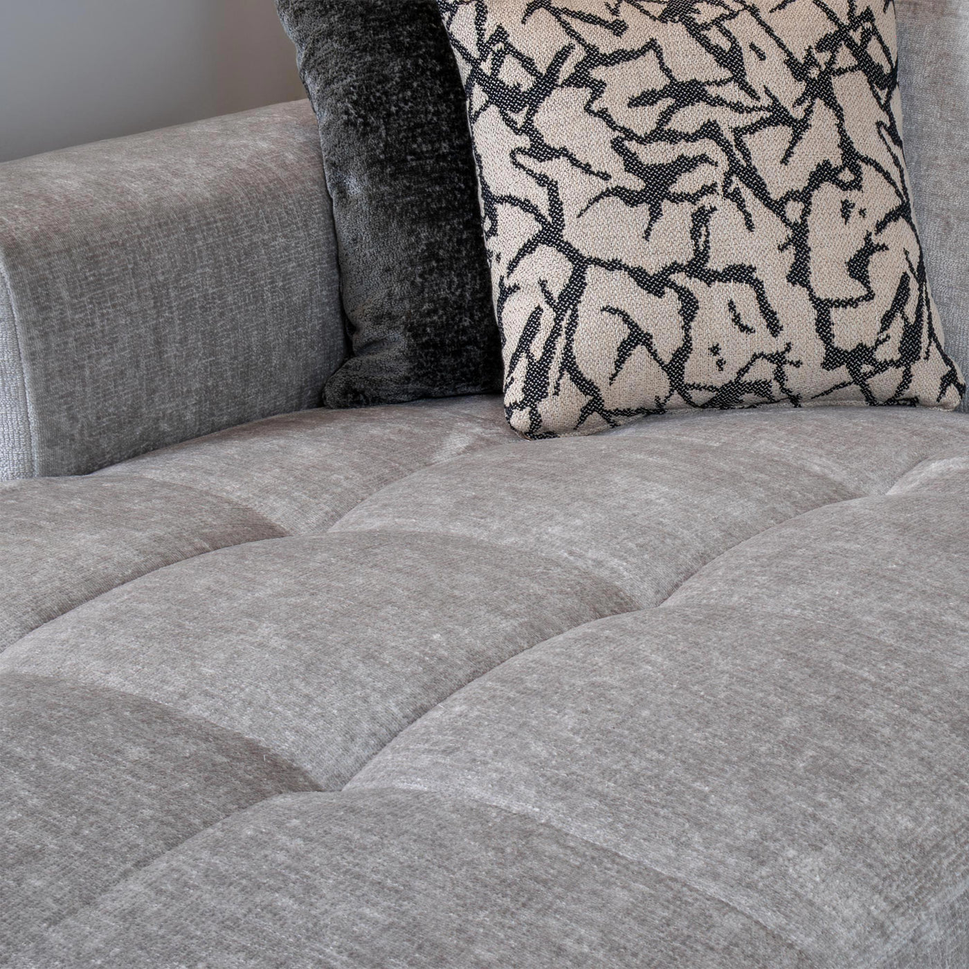 CYNDA Canapé d'angle en tissu capitonné gris - Angle gauche