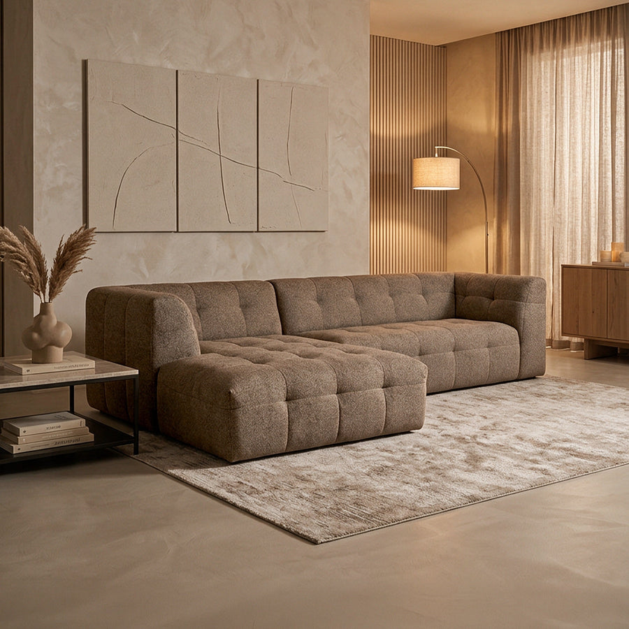 DEYNA Canapé d’angle en tissu capitonné taupe - Angle gauche — aperçu vidéo
