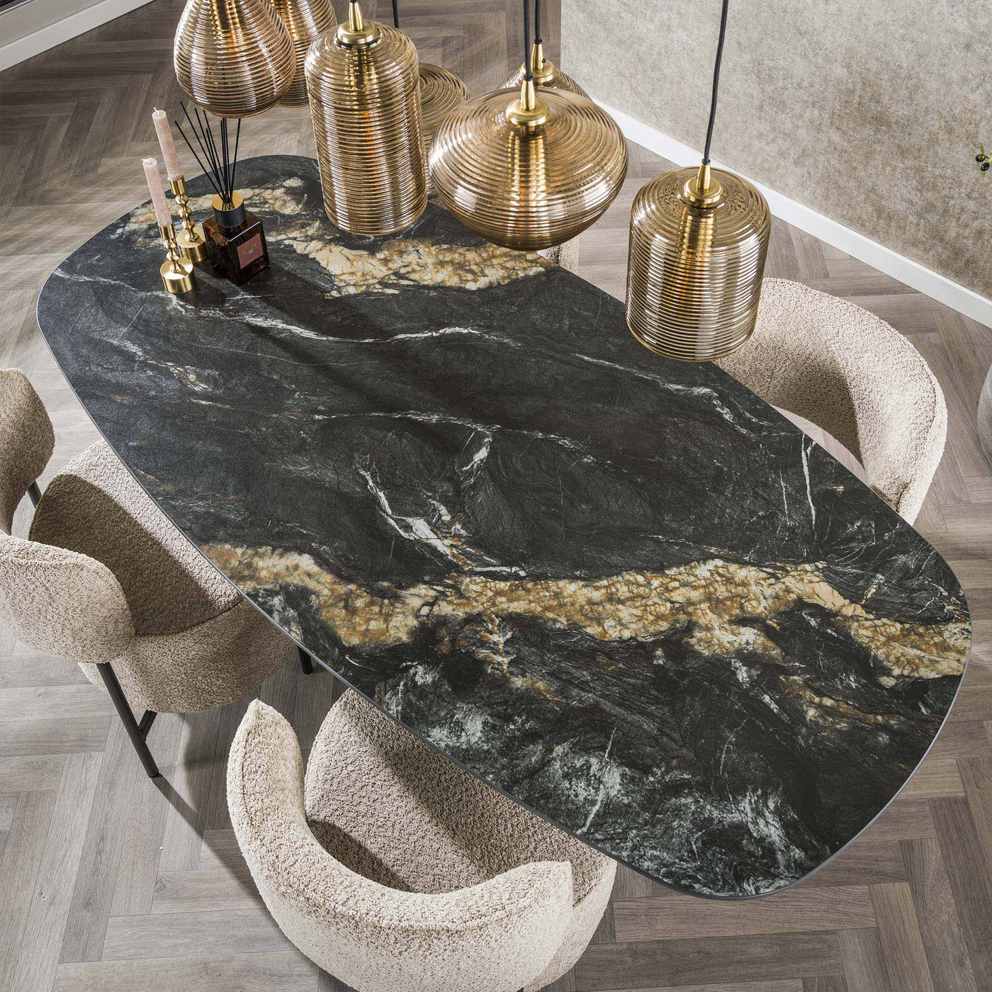 EDENA Table à manger ovale en céramique noir et doré piètement en acier noir