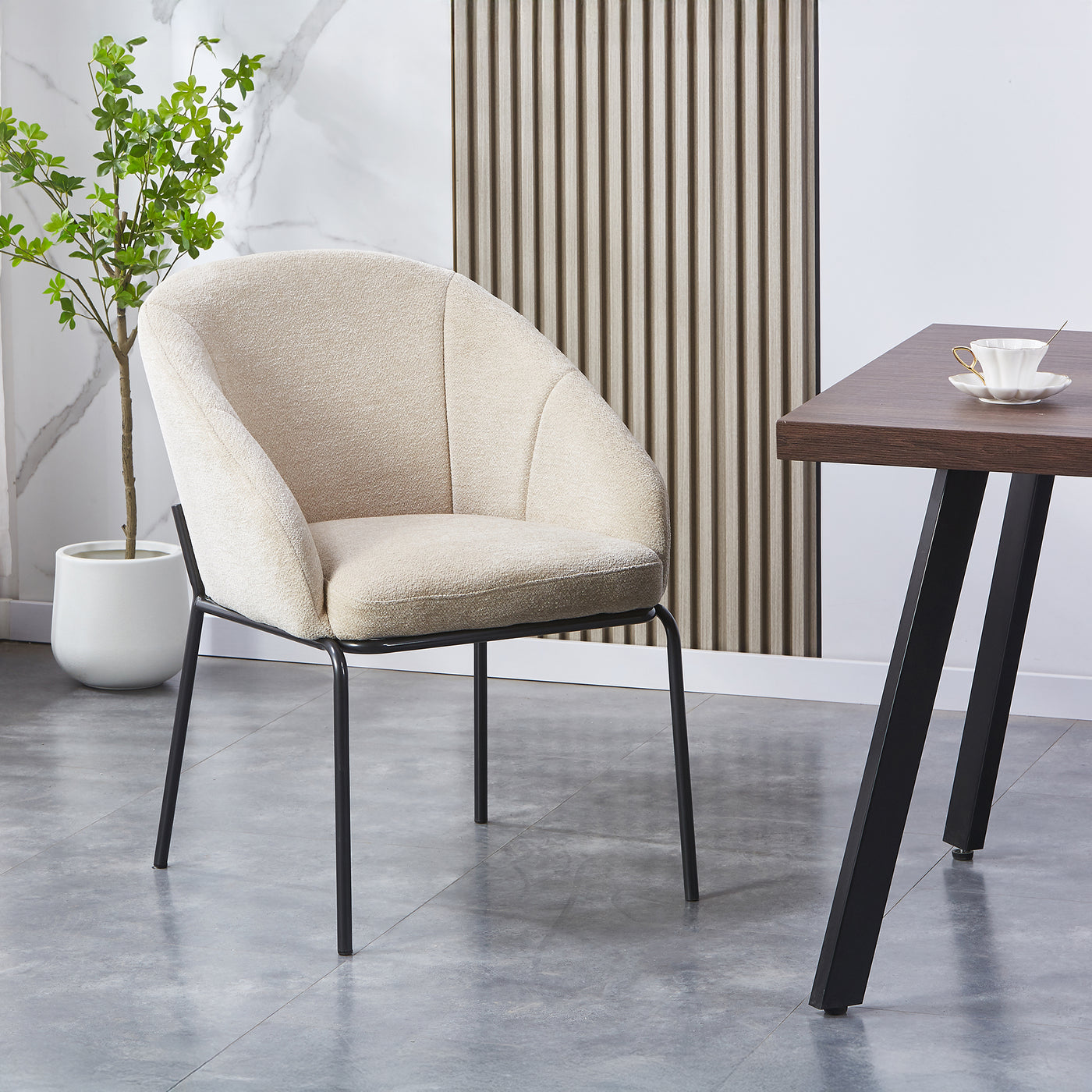 ESMA Chaise en tissu beige pieds en métal noir