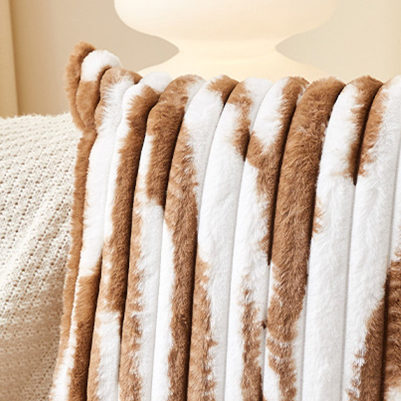 EVELYA Coussin carré en tissu côtelé camel et blanc 43x43 cm - Coussins - Mobilier Deco