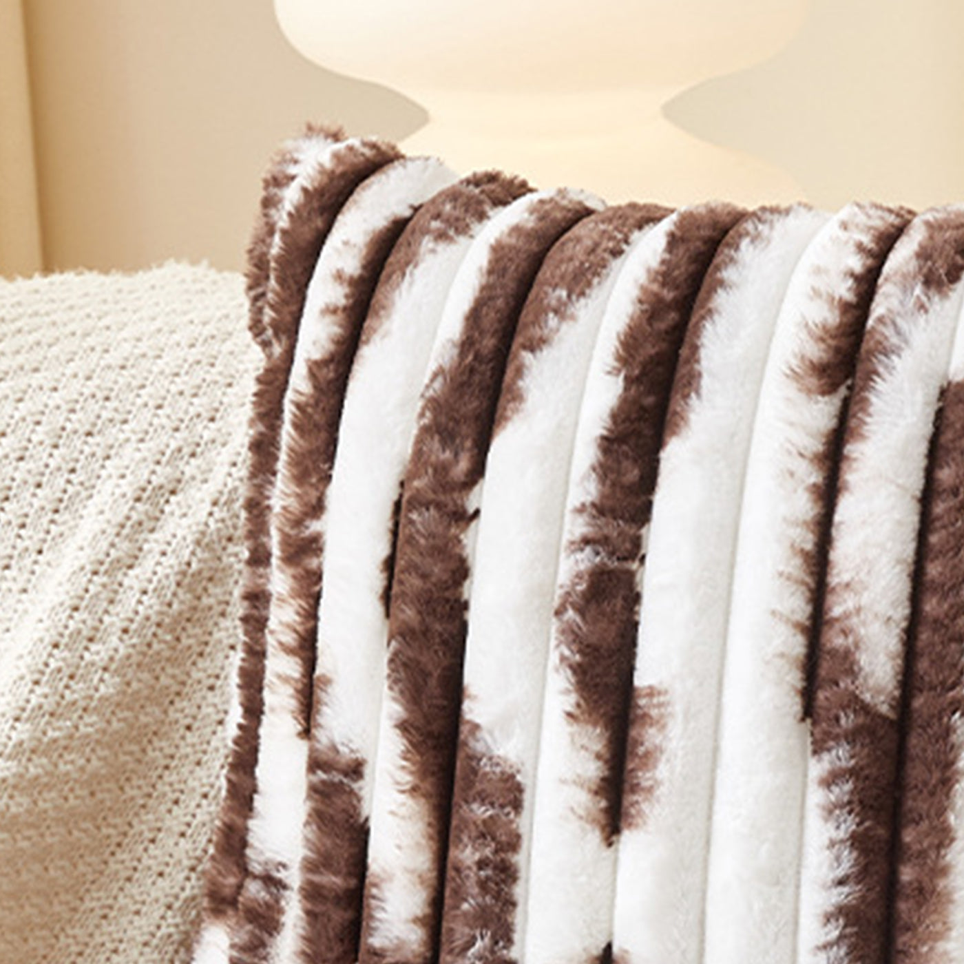 EVELYA Coussin carré en tissu côtelé  marron et blanc 43x43 cm