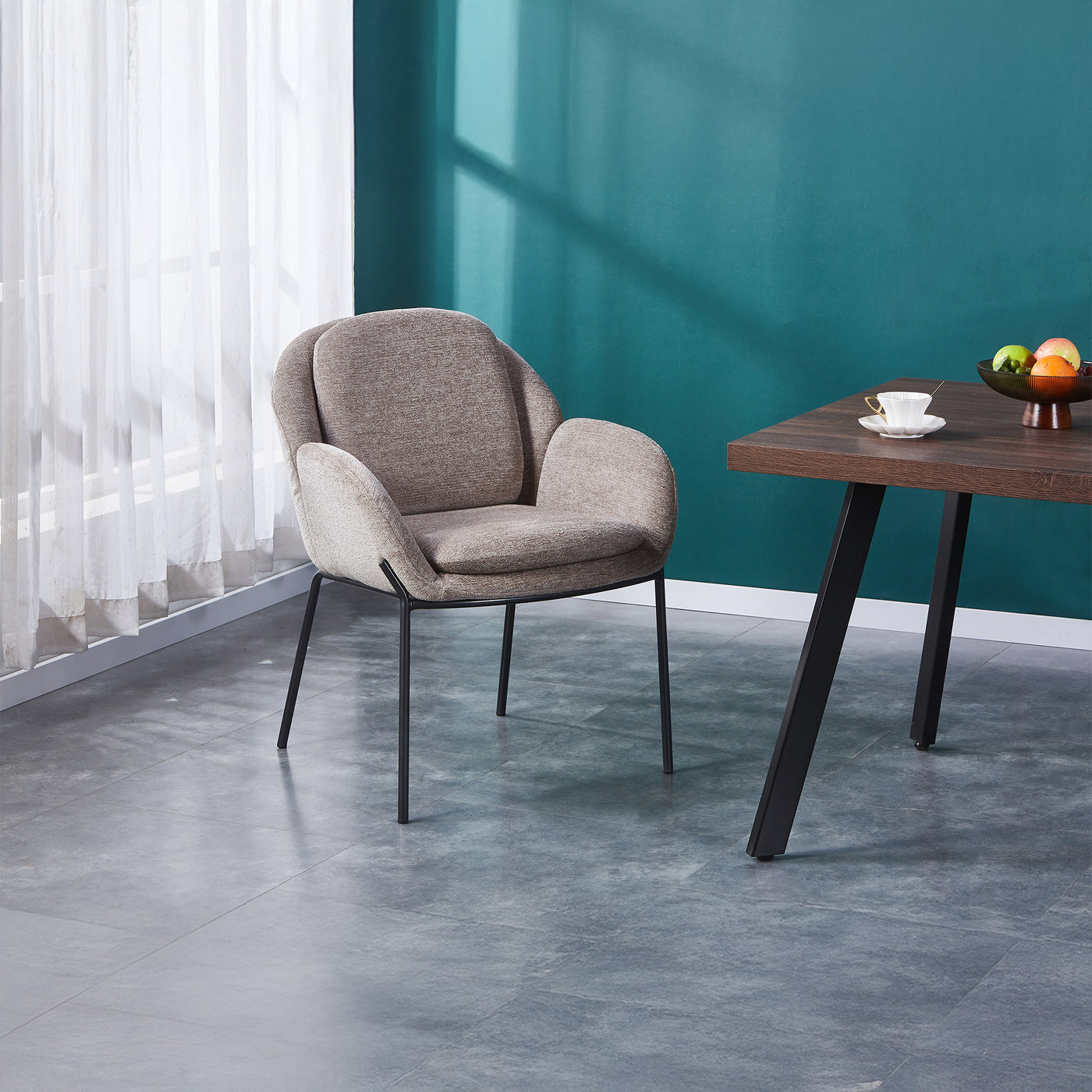 EYLA Chaise en tissu taupe pieds en métal noir
