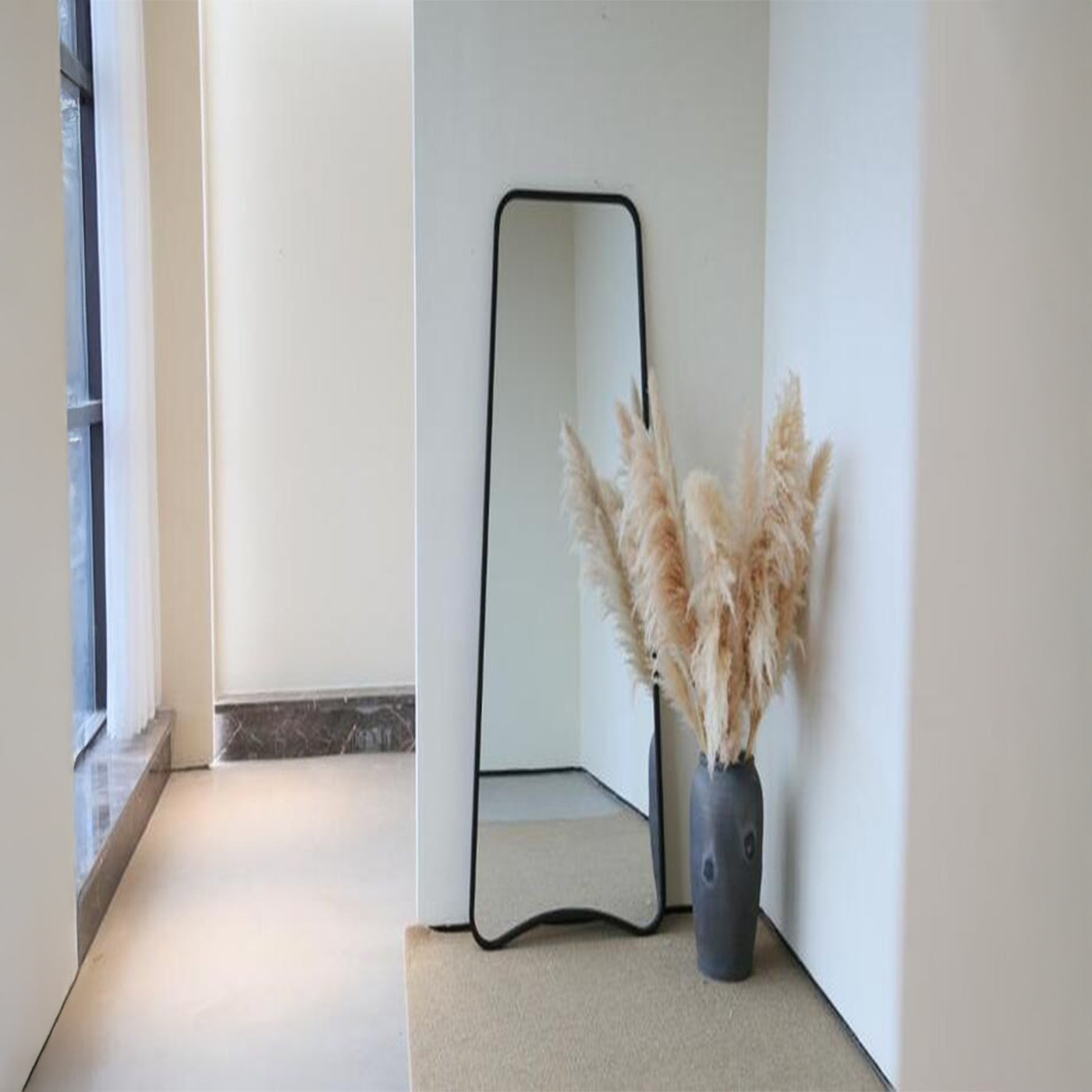 MIRANY Miroir sur pieds rectangulaire en fer noir 122x58 cm