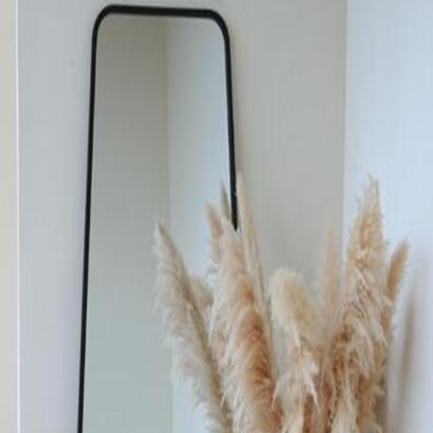 MIRANY Miroir sur pieds rectangulaire en fer noir 122x58 cm