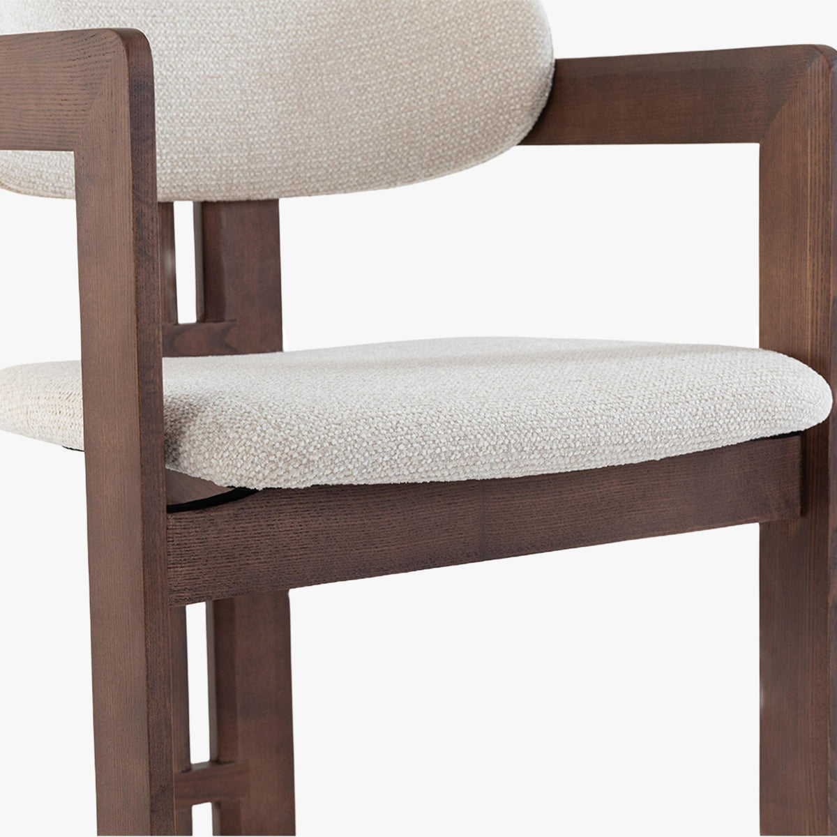 SANDRA Lot de 2 chaises de repas en tissu beige pieds en chêne massif foncé - Mobilier Deco