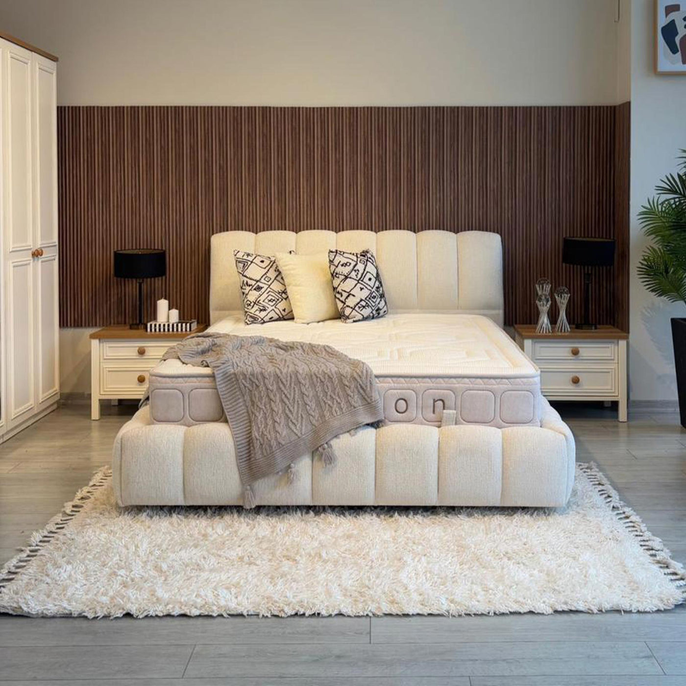 SAPHIRA Lit double en tissu beige avec coffre 140x190 cm