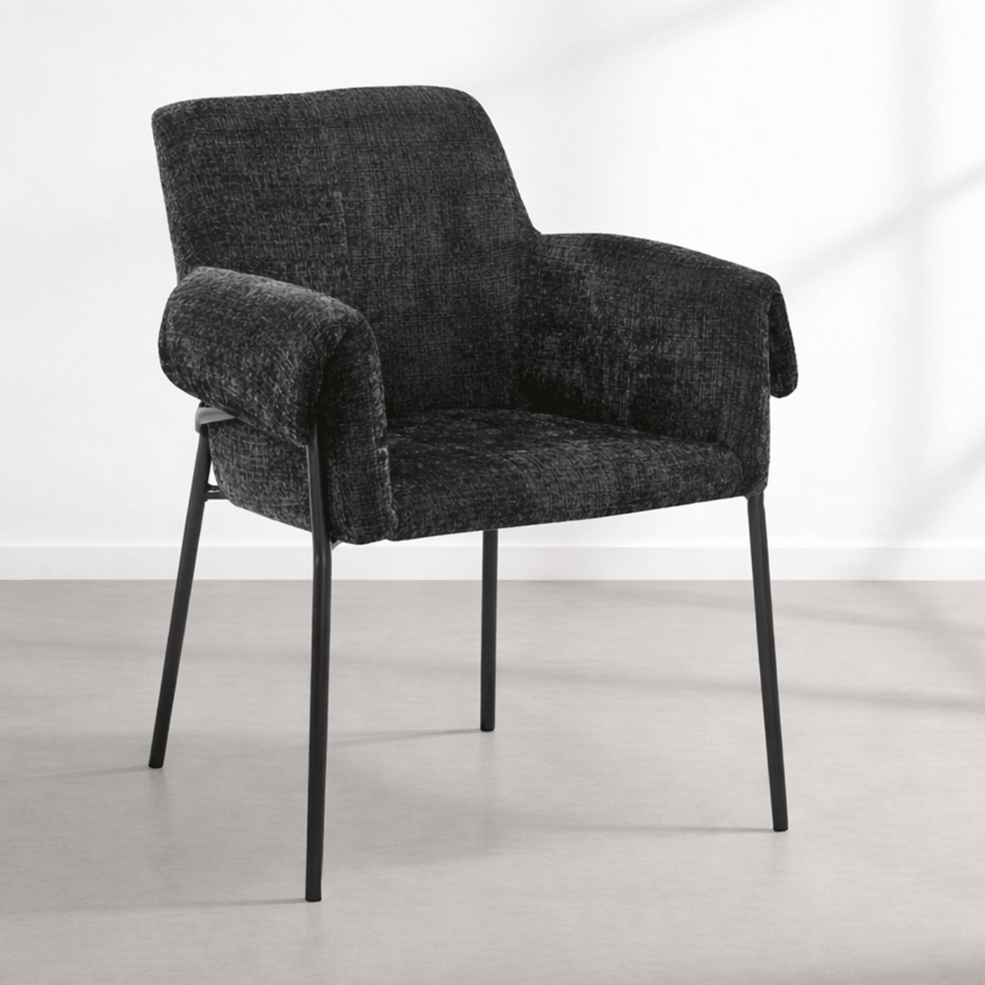 SARA Chaise en tissu noir pieds en métal noir