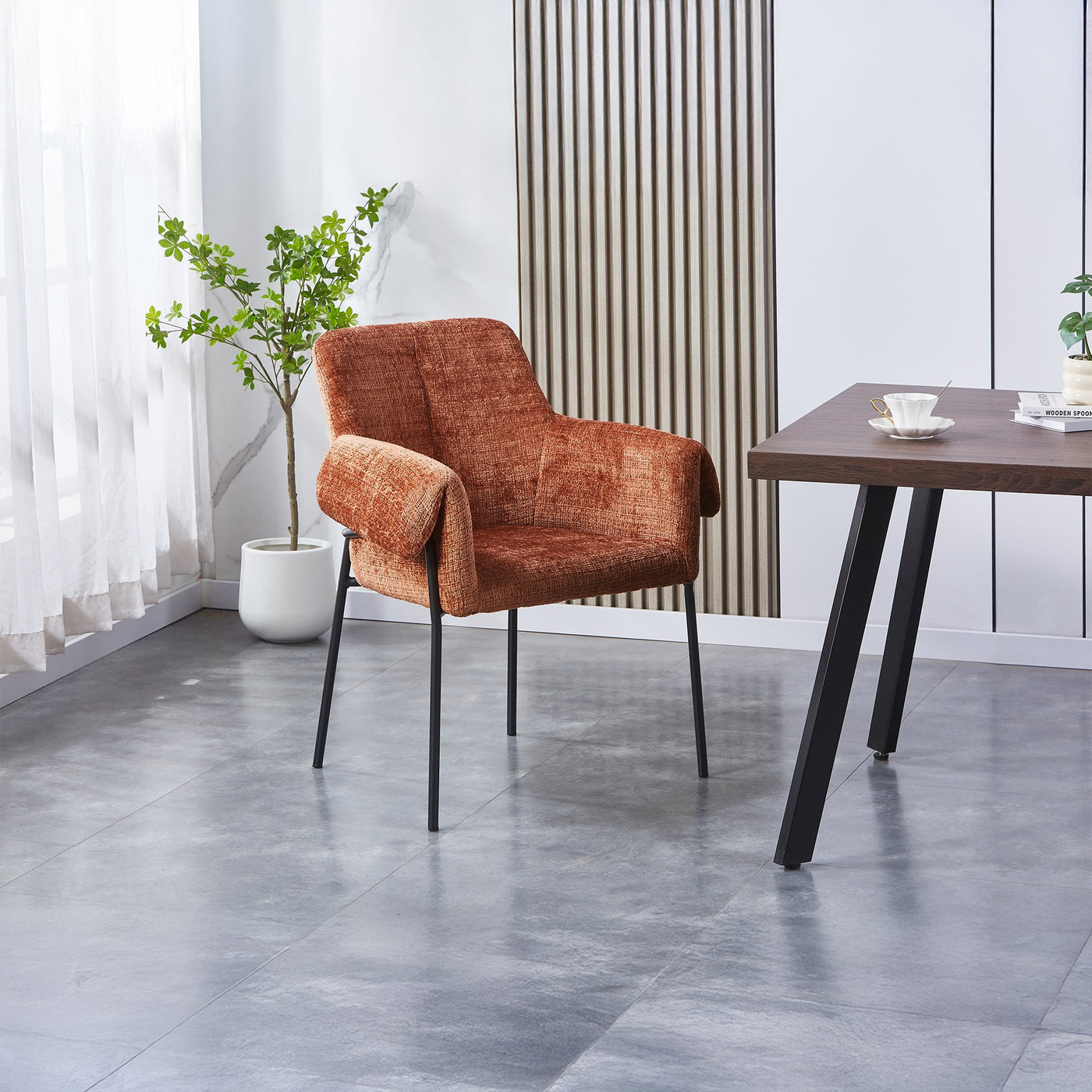 SARA Chaise en tissu terracotta pieds en métal noir - Chaise de repas - Mobilier Deco