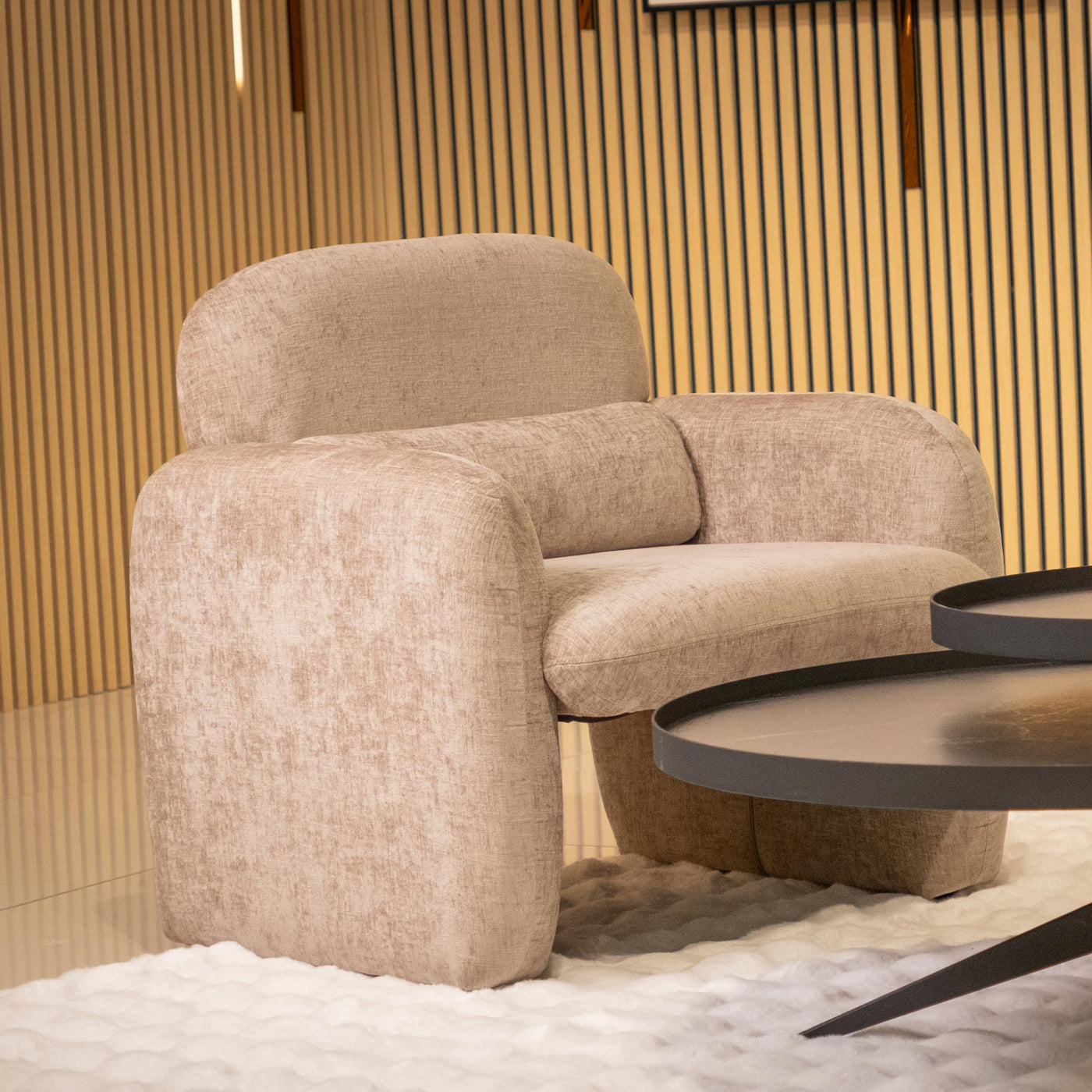 TOGO Fauteuil en tissu beige foncé - Fauteuils - Mobilier Deco