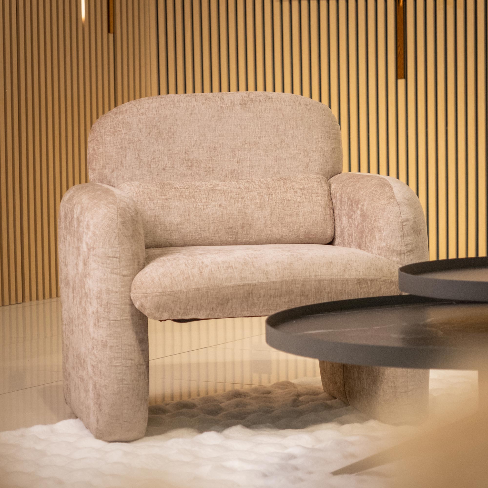 TOGO Fauteuil en tissu beige foncé - Fauteuils - Mobilier Deco