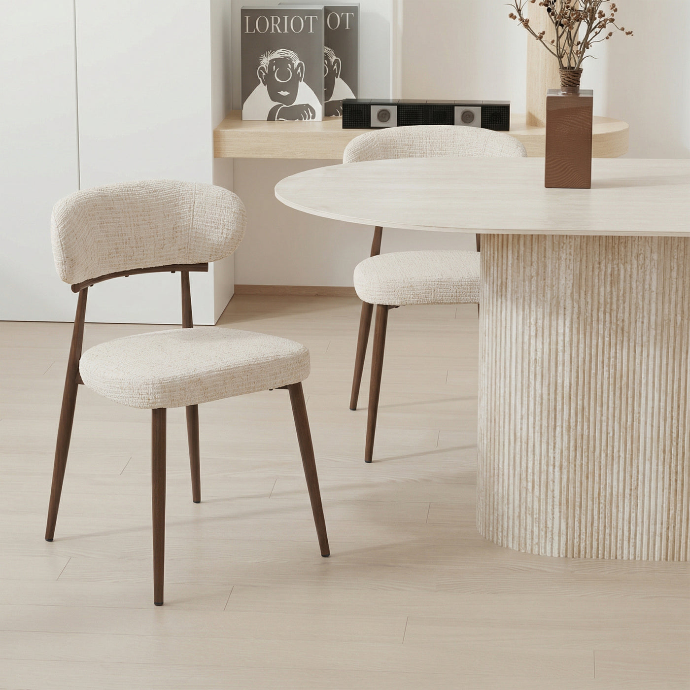 ZOELIA Lot de 2 chaises en tissu beige pieds couleur bois foncé