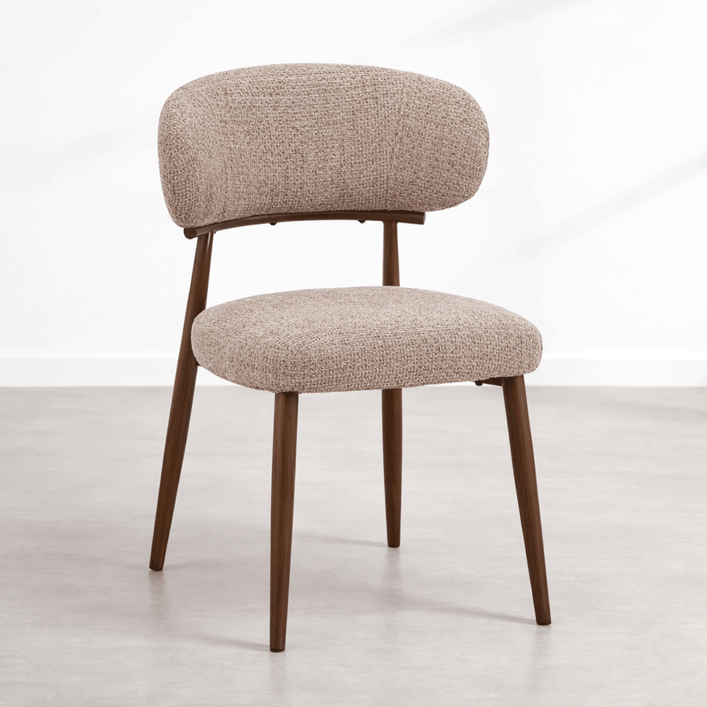ZOELIA Lot de 2 chaises en tissu taupe pieds couleur bois foncé