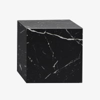Table basse carré en marbre noir